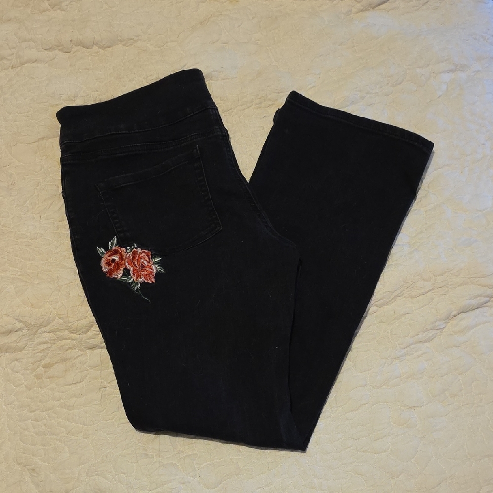 The Pioneer Woman Black Floral Embroidered Jeans